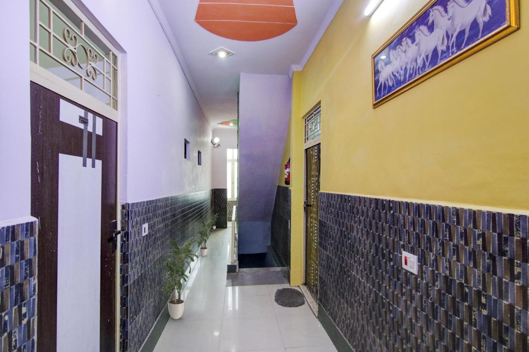 Hotel O S Palace Near Samaypur Badli Metro Station Delhi  Exterior photo